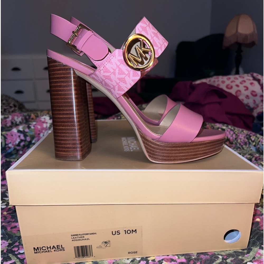 Michael Kors sold out online summer platform Sandal in rose color Size 10